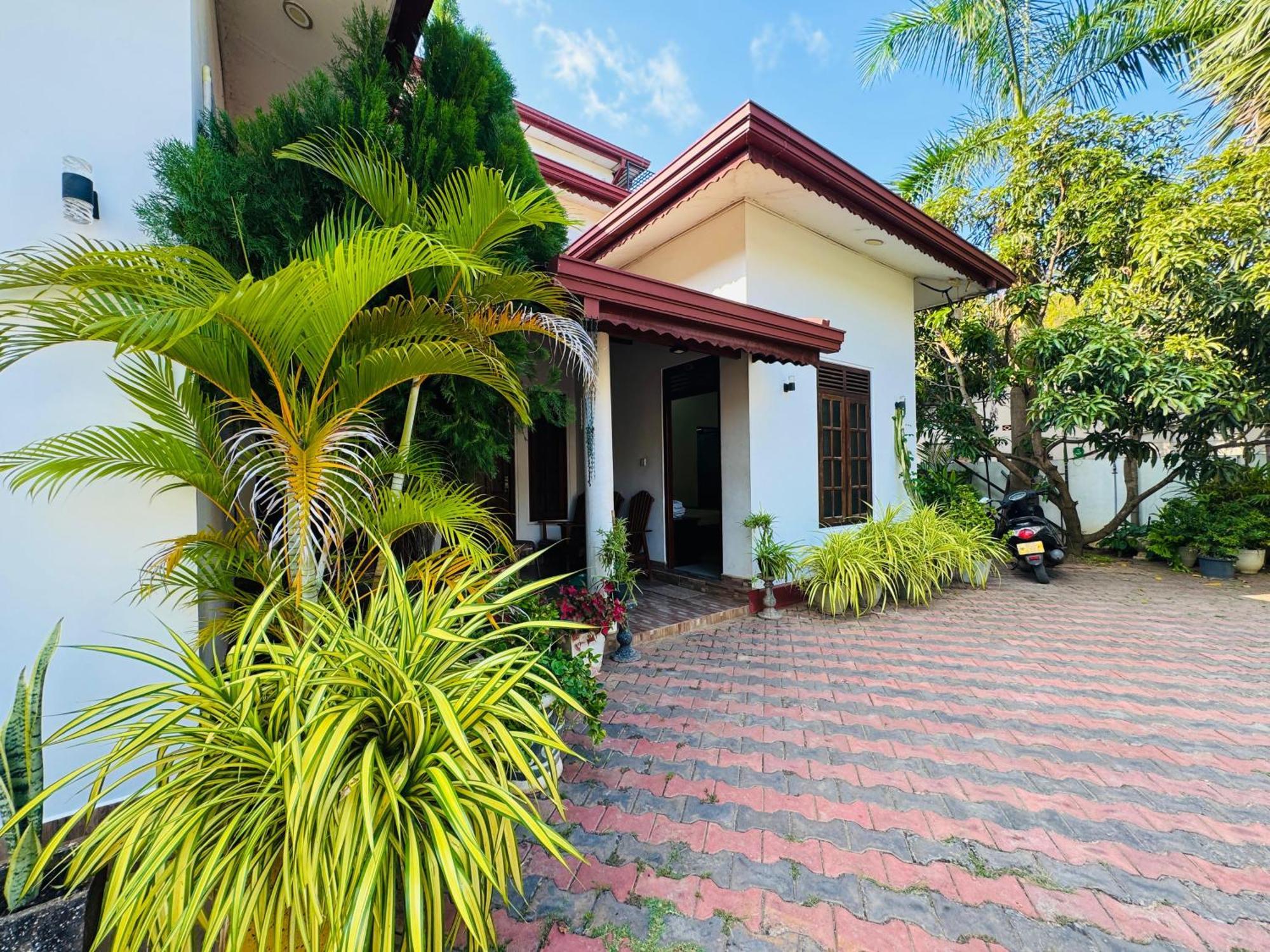 Aa Inn Trincomalee Δωμάτιο φωτογραφία