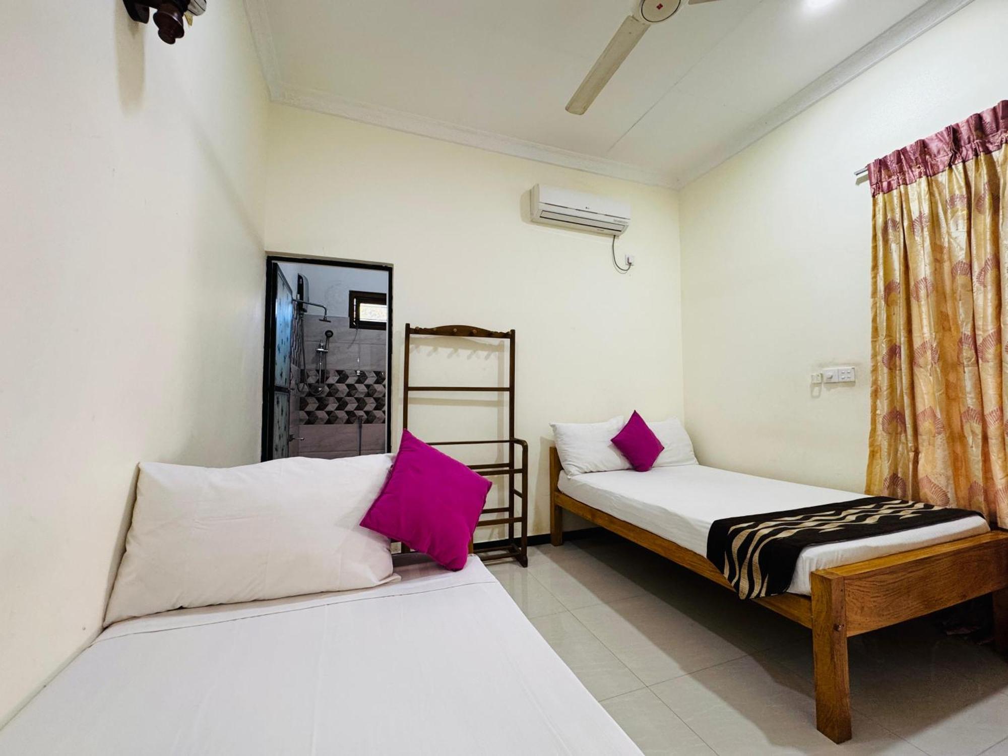 Aa Inn Trincomalee Δωμάτιο φωτογραφία